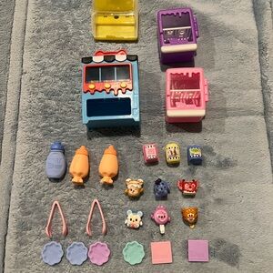 Disney Munchlings and accessories